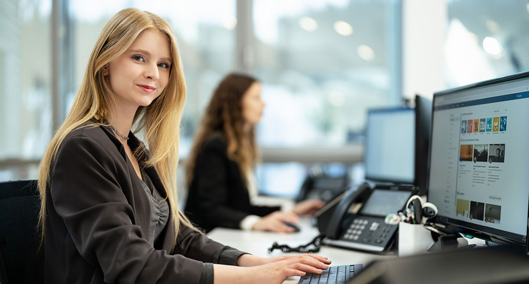 Mitarbeiterinnen am Arbeitsplatz